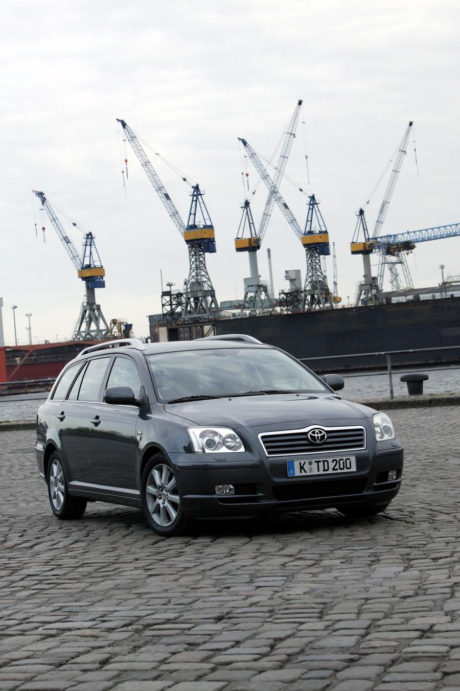  Toyota Avensis Wagon 2003 года  (фото 2 из 76)